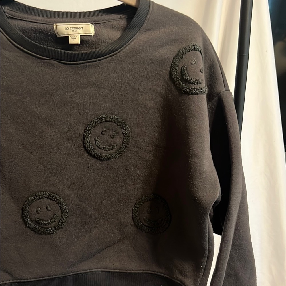 🖤 No Comment NY-LA Black Smiley Face Sweatshirt – Size L - Picture 3 of 6